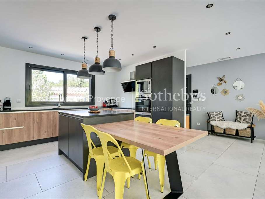 House Bouc-Bel-Air