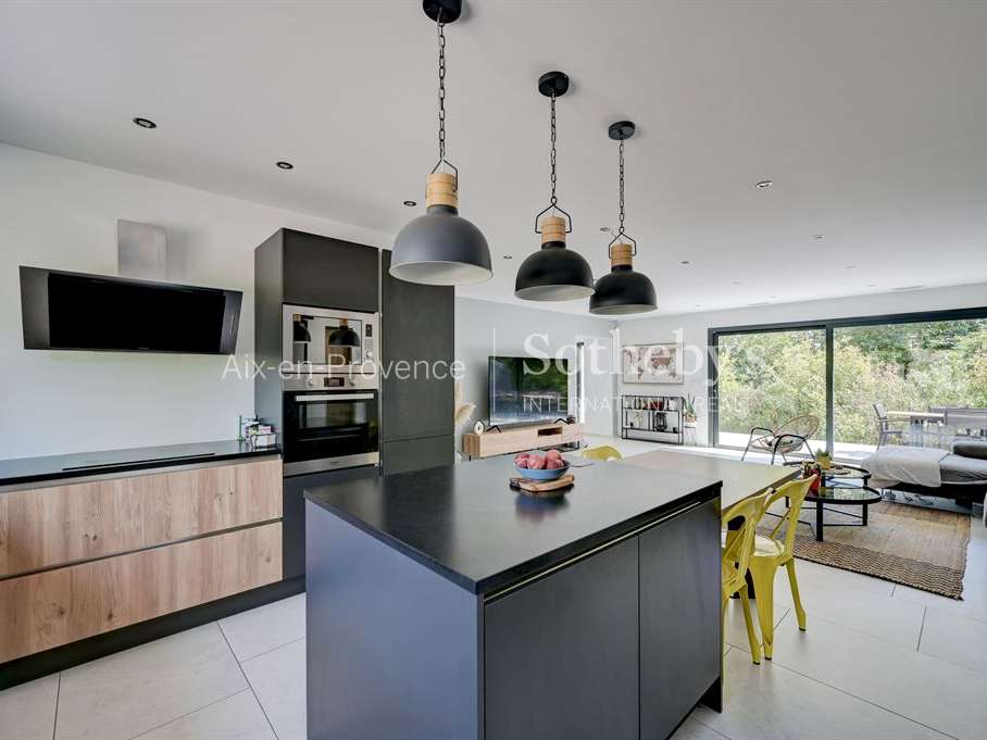House Bouc-Bel-Air