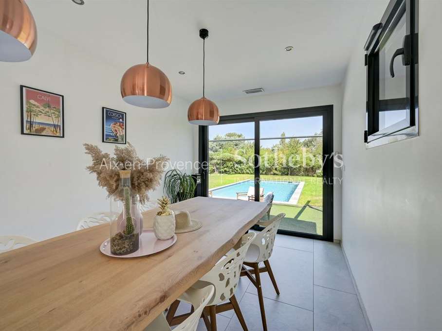 House Bouc-Bel-Air