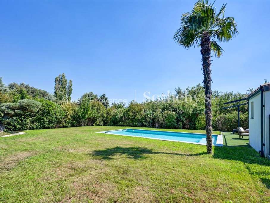House Bouc-Bel-Air