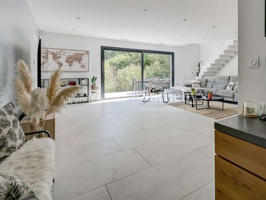 House Bouc-Bel-Air