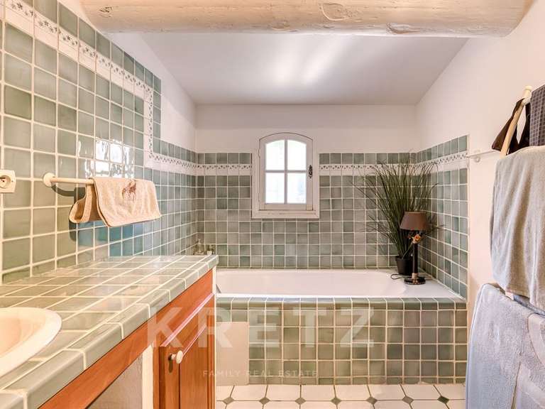 Maison Aubagne - 4 chambres - 215m²