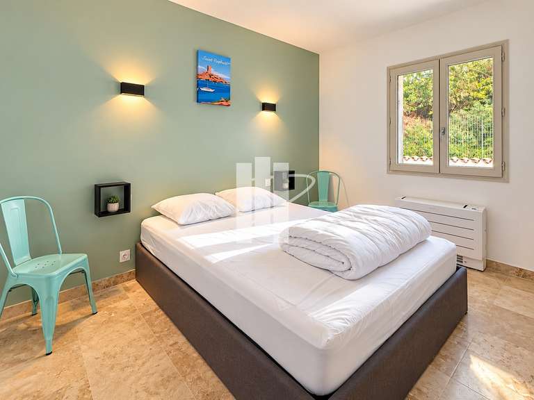 Villa Bagnols-en-Forêt - 4 chambres - 102m²