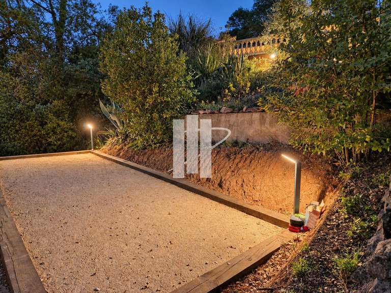 Villa Bagnols-en-Forêt - 4 chambres - 102m²