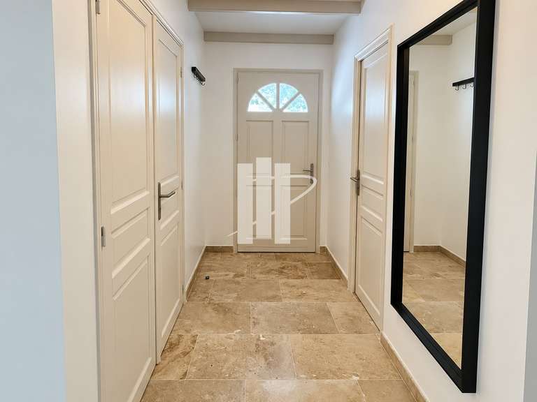 Villa Bagnols-en-Forêt - 4 chambres - 102m²