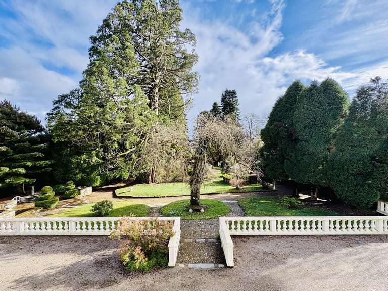 Maison Ussel - 8 chambres - 677m²