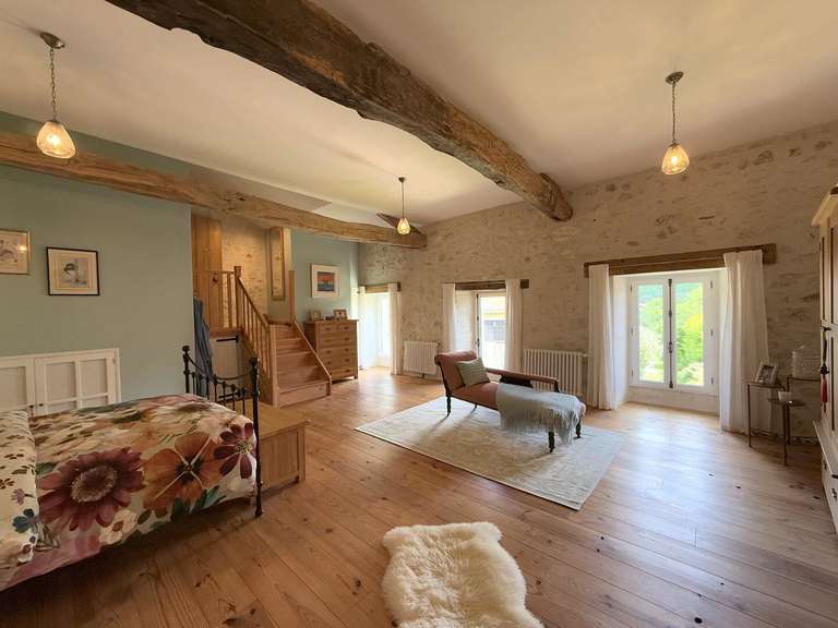 House Léguillac-de-Cercles - 4 bedrooms - 360m²
