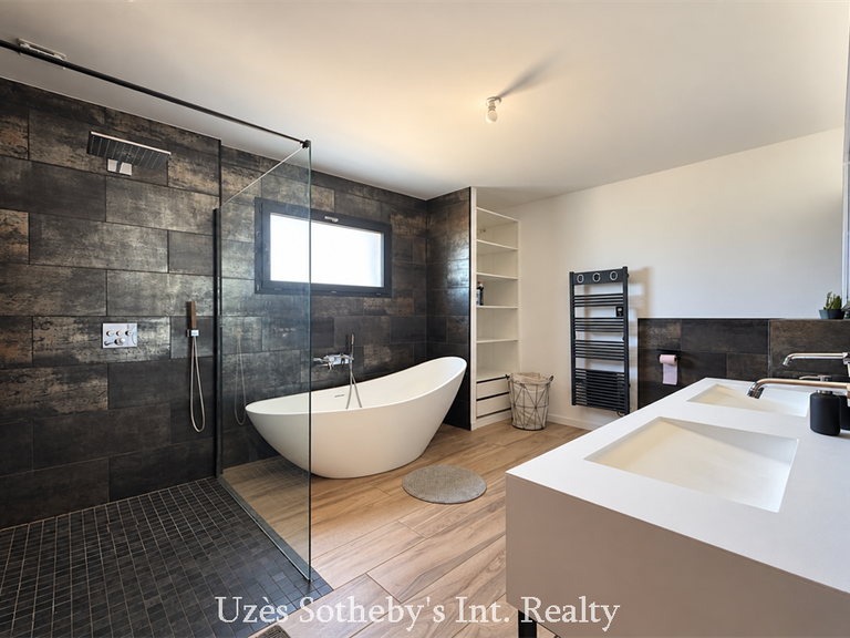 Maison Vers-Pont-du-Gard - 6 chambres - 275m²