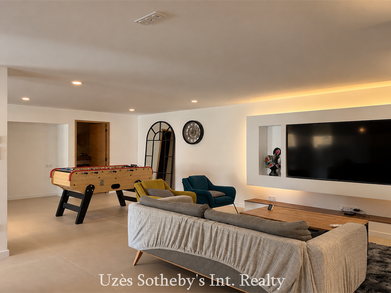 Maison Vers-Pont-du-Gard - 6 chambres - 275m²