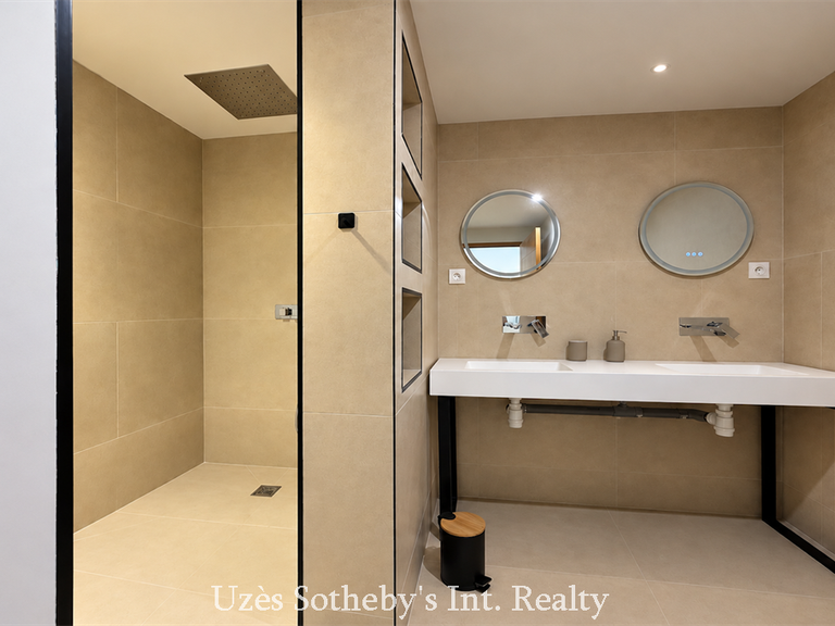 Maison Vers-Pont-du-Gard - 6 chambres - 275m²