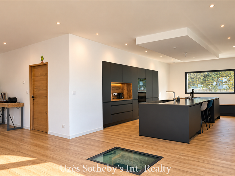 Maison Vers-Pont-du-Gard - 6 chambres - 275m²