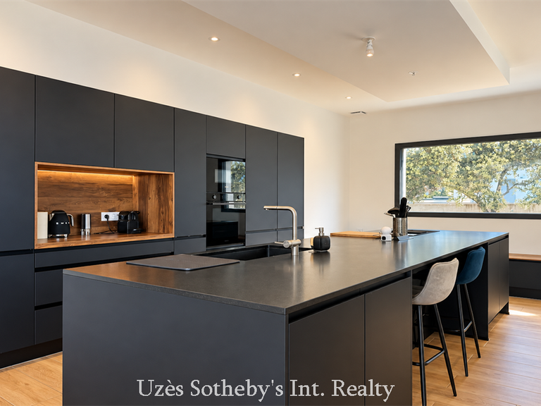Maison Vers-Pont-du-Gard - 6 chambres - 275m²