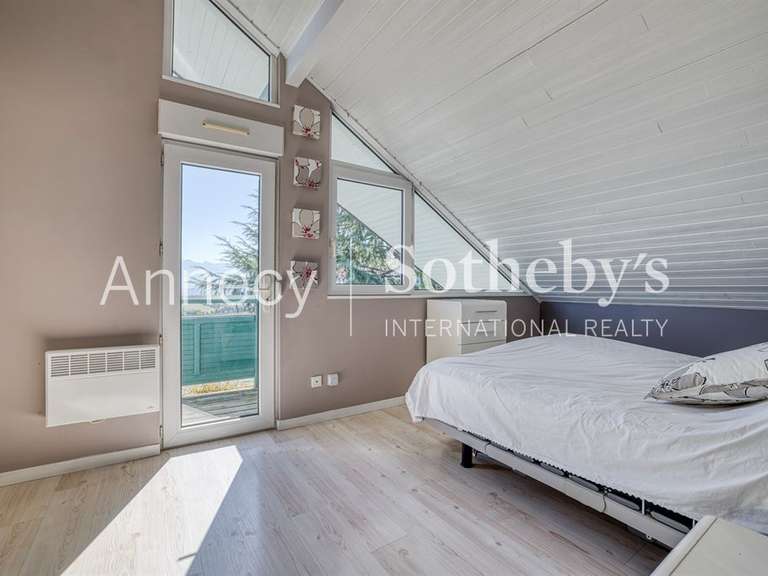 Maison Poisy - 4 chambres - 260m²