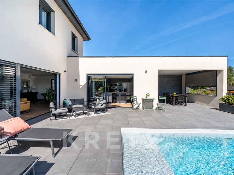 Maison La Tour-de-Salvagny - 4 chambres - 205m²