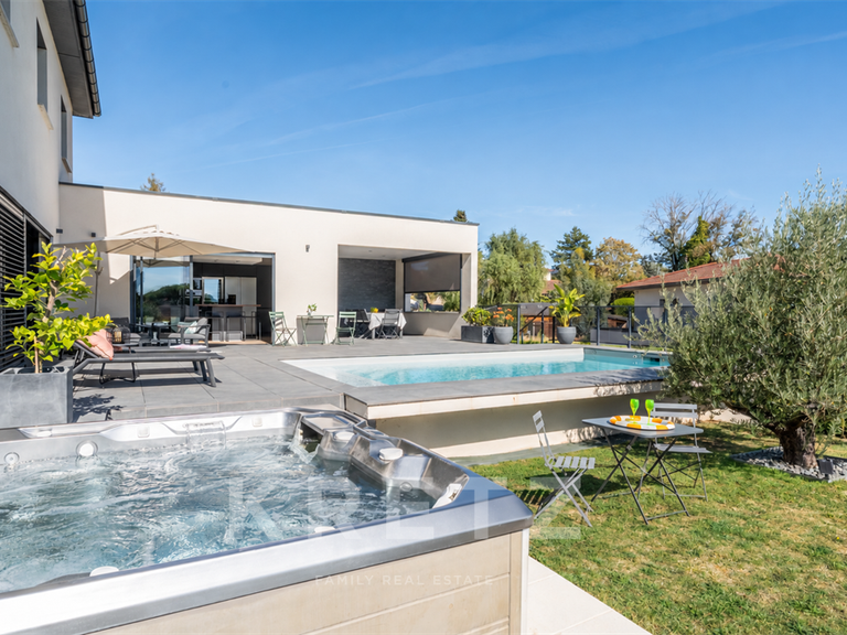 Maison La Tour-de-Salvagny - 4 chambres - 205m²