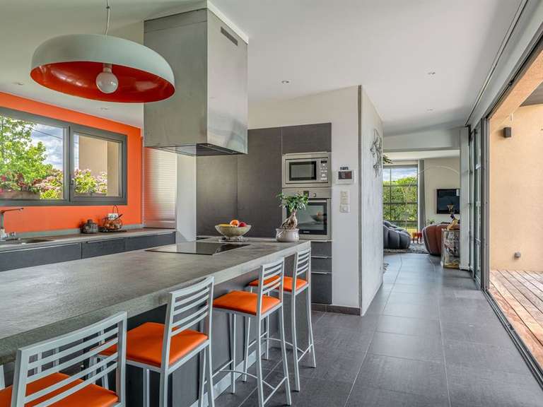 Maison Saint-Genis-Laval - 4 chambres - 246m²