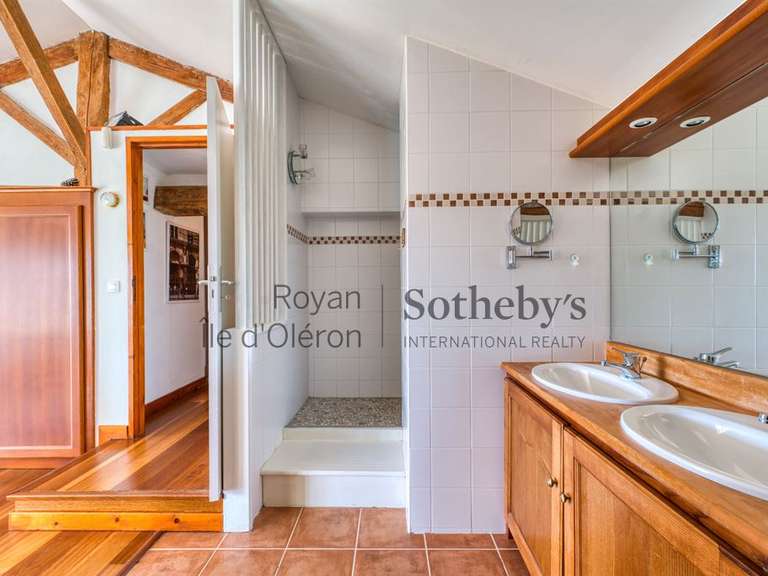 Maison Saint-Georges-d'Oléron - 5 chambres - 240m²