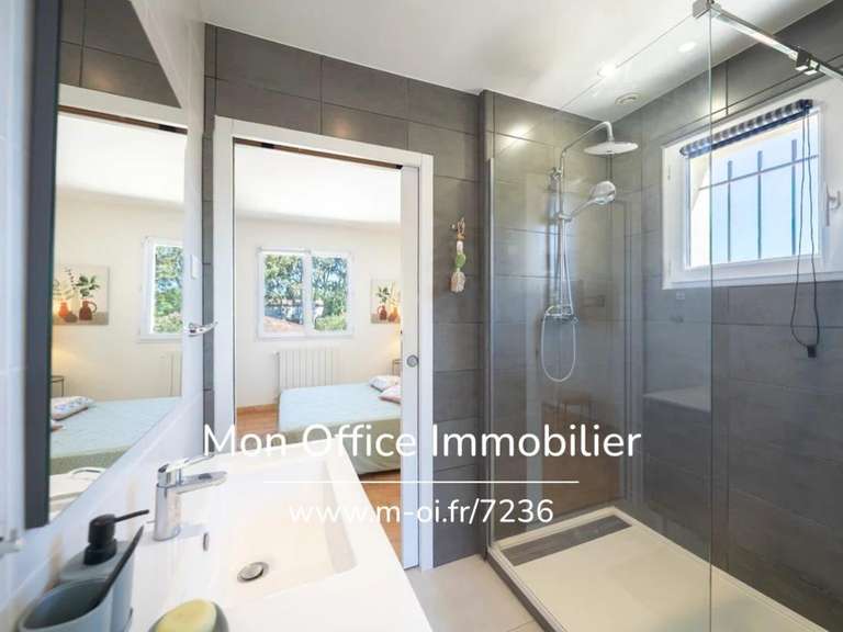 Maison Eyguières - 5 chambres - 148m²