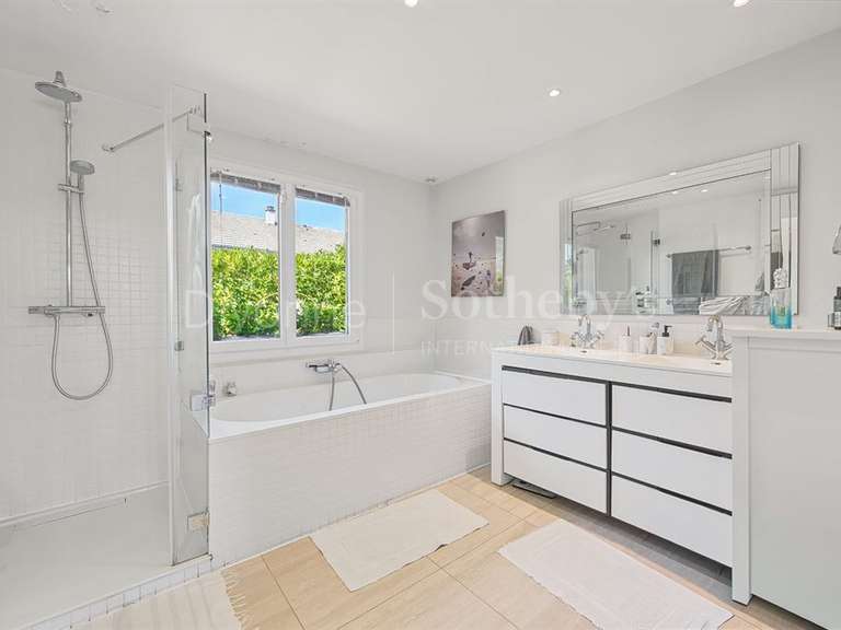 Maison Divonne-les-Bains - 4 chambres - 192m²