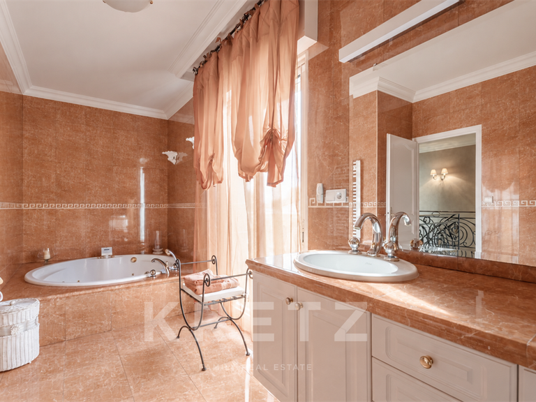 Maison Mérignac - 5 chambres - 301m²