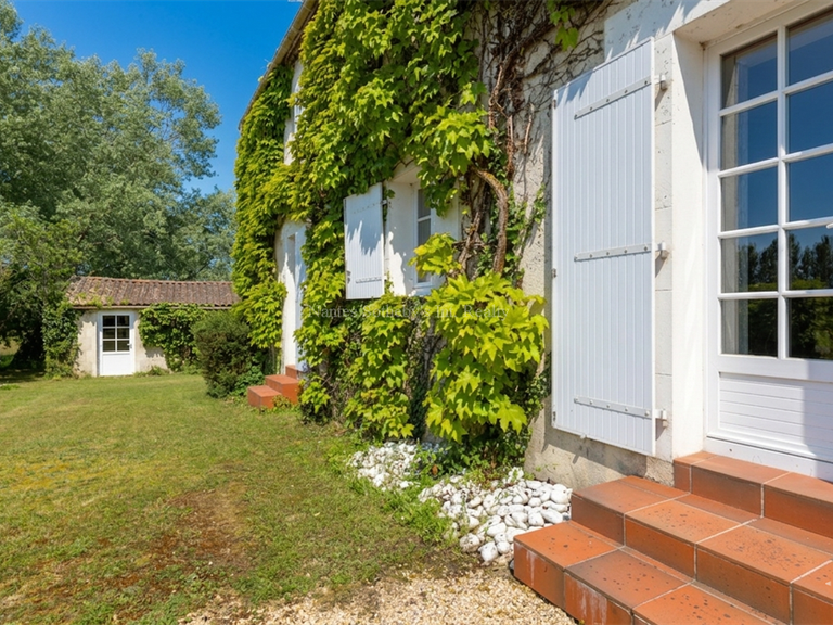 Maison Aubigny-les-Clouzeaux - 5 chambres - 233m²