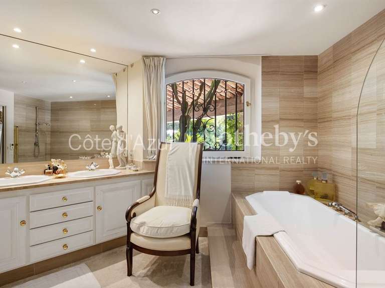 Maison Mougins - 6 chambres - 214m²