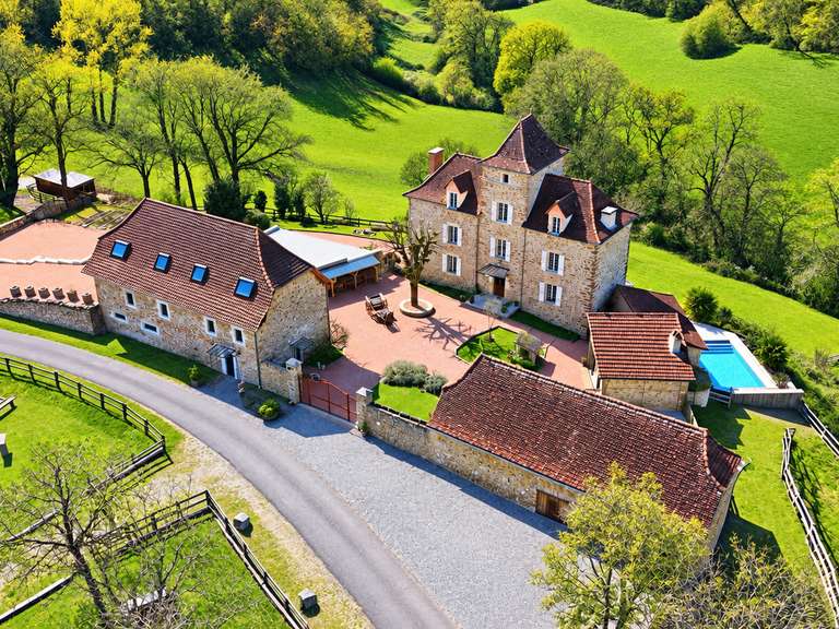 Propriété Figeac - 8 chambres - 900m²