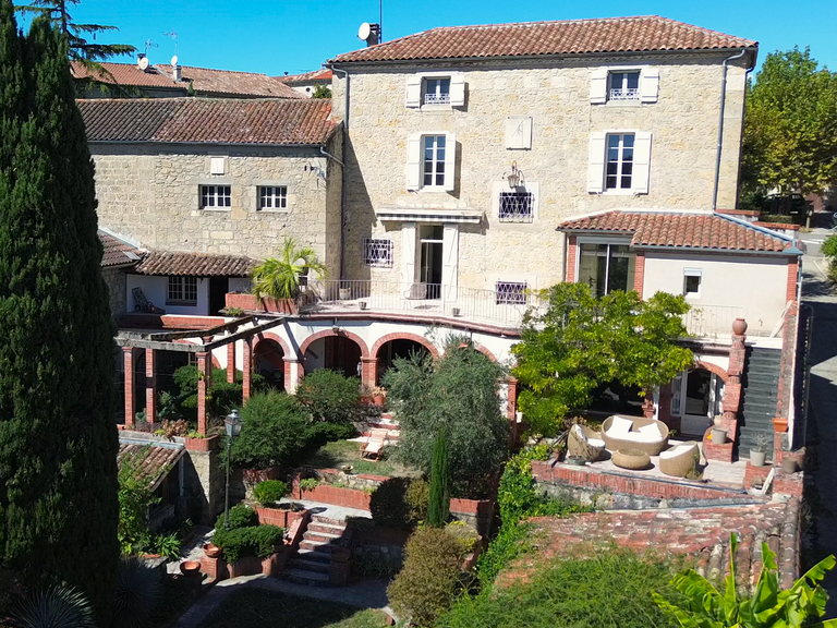Maison Prayssas - 6 chambres - 318m²