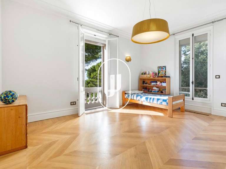 Maison Antibes - 5 chambres - 247m²