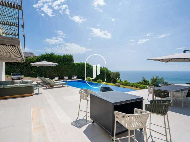 Maison Roquebrune-sur-Argens - 4 chambres - 173m²