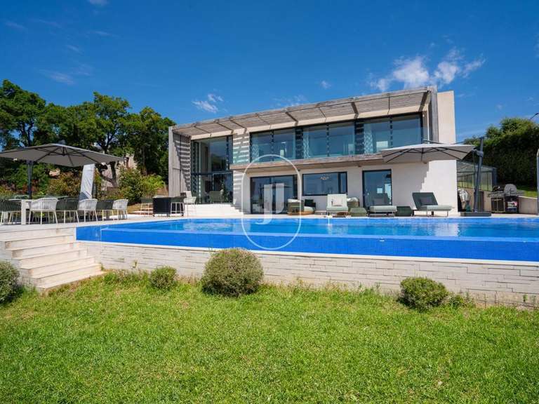 Maison Roquebrune-sur-Argens - 4 chambres - 173m²