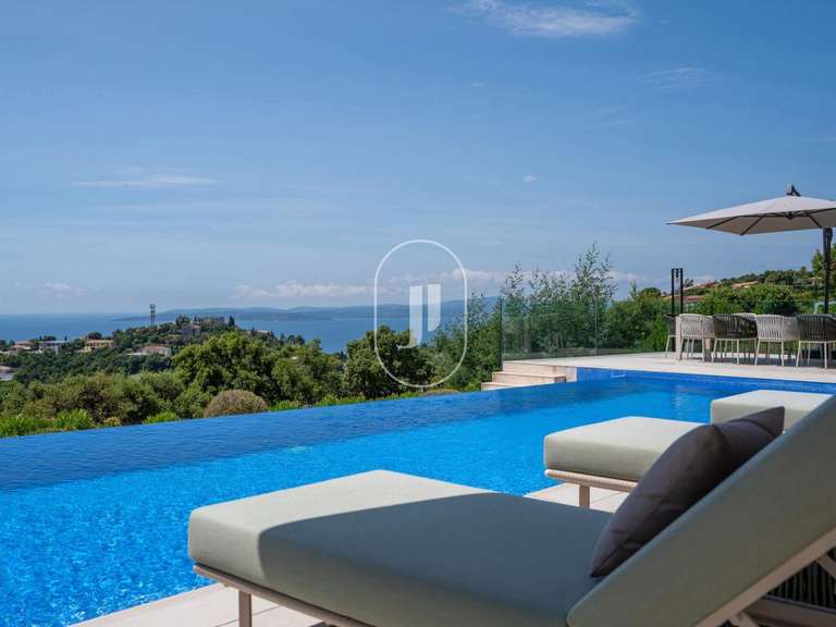Maison Roquebrune-sur-Argens - 4 chambres - 173m²