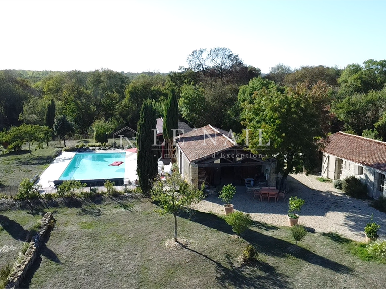 Propriété Moutiers-les-Mauxfaits - 7 chambres - 282m²