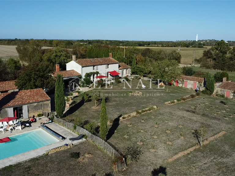 Propriété Moutiers-les-Mauxfaits - 7 chambres - 282m²