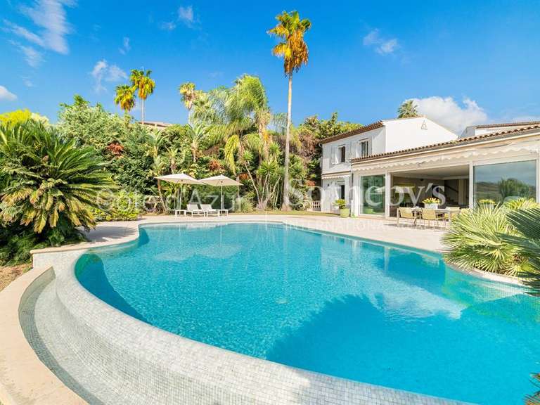 Maison Villeneuve-Loubet - 4 chambres - 205m²