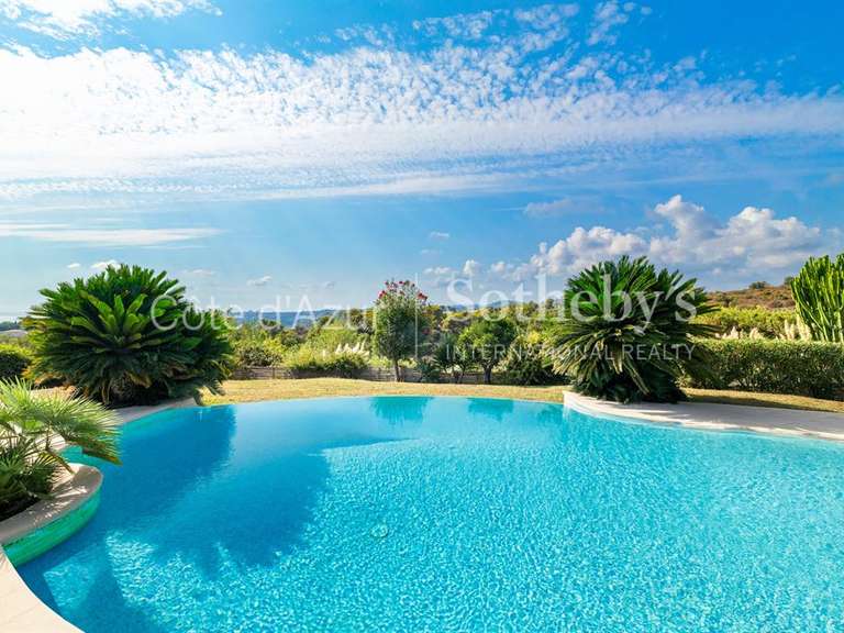 Maison Villeneuve-Loubet - 4 chambres - 205m²