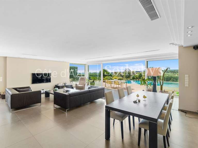 Maison Villeneuve-Loubet - 4 chambres - 205m²