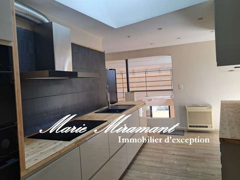 House Villeneuve-lès-Avignon - 4 bedrooms - 330m²