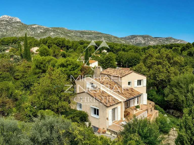 House Aubagne - 4 bedrooms - 175m²