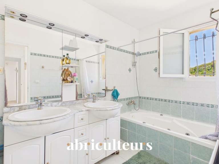 Maison Saint-Chamas - 5 chambres - 128m²