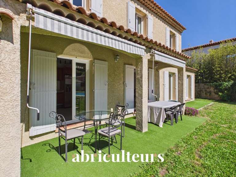 Maison Saint-Chamas - 5 chambres - 128m²