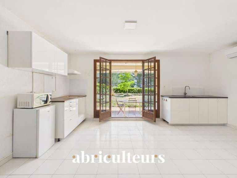 Maison Lambesc - 5 chambres - 308m²