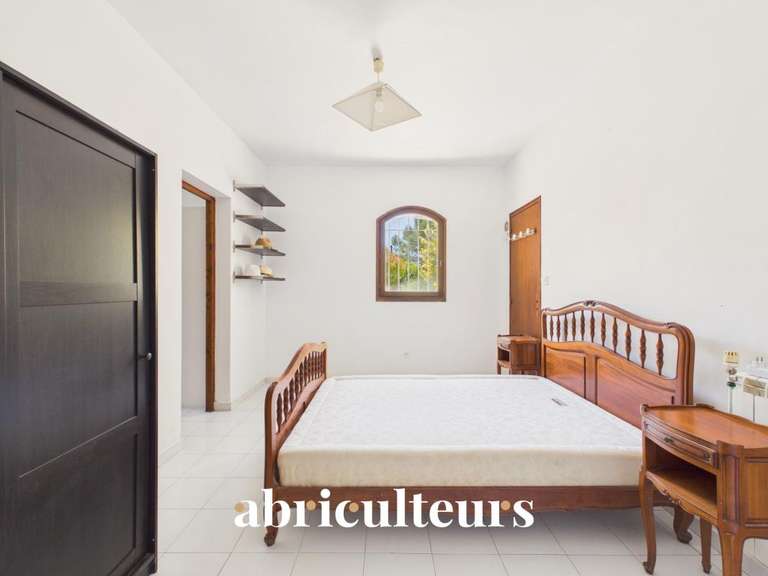 Maison Lambesc - 5 chambres - 308m²