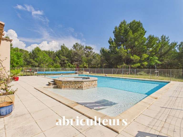 Maison Lambesc - 5 chambres - 308m²
