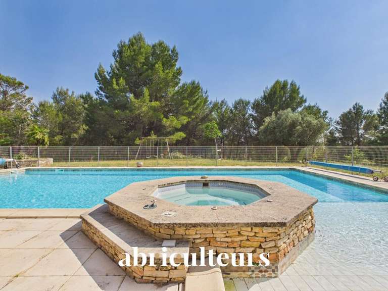 Maison Lambesc - 5 chambres - 308m²