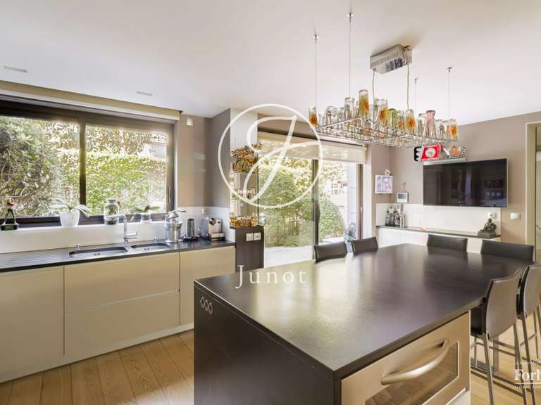 Maison Levallois-Perret - 3 chambres - 398m²