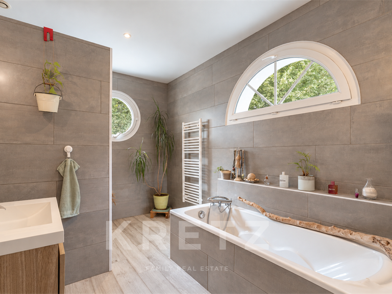 Maison Saint-Médard-en-Jalles - 5 chambres - 203m²