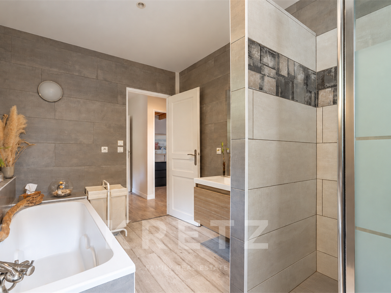 Maison Saint-Médard-en-Jalles - 5 chambres - 203m²