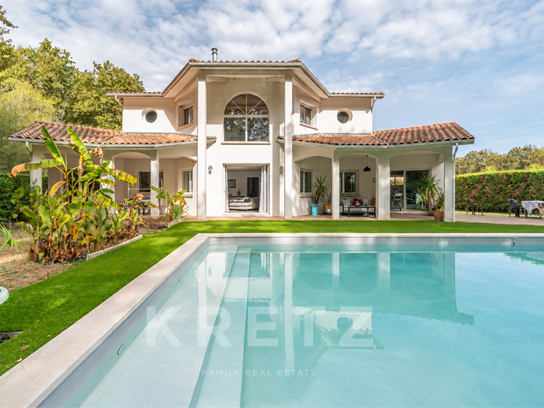 Maison Saint-Médard-en-Jalles - 5 chambres - 203m²