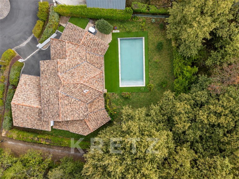 Maison Saint-Médard-en-Jalles - 5 chambres - 203m²
